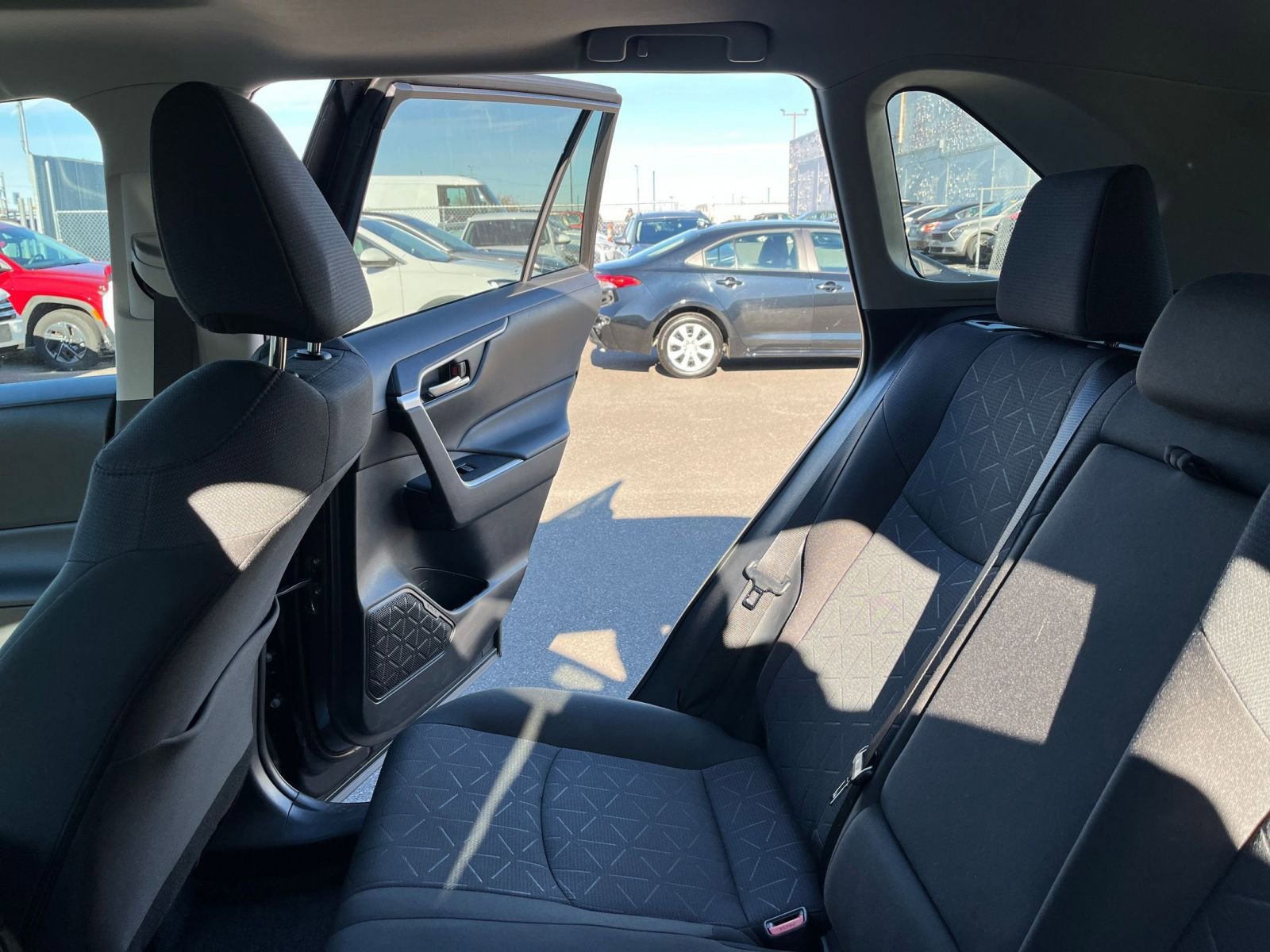 Used 2025 Toyota RAV4 XLE image 40