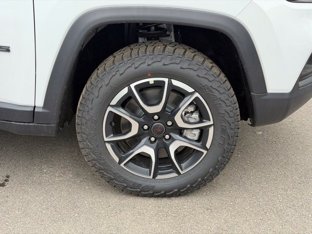 New 2026 Jeep Compass Trailhawk w/ Sun, Sound & Navigation Group AWD/4WD image 3