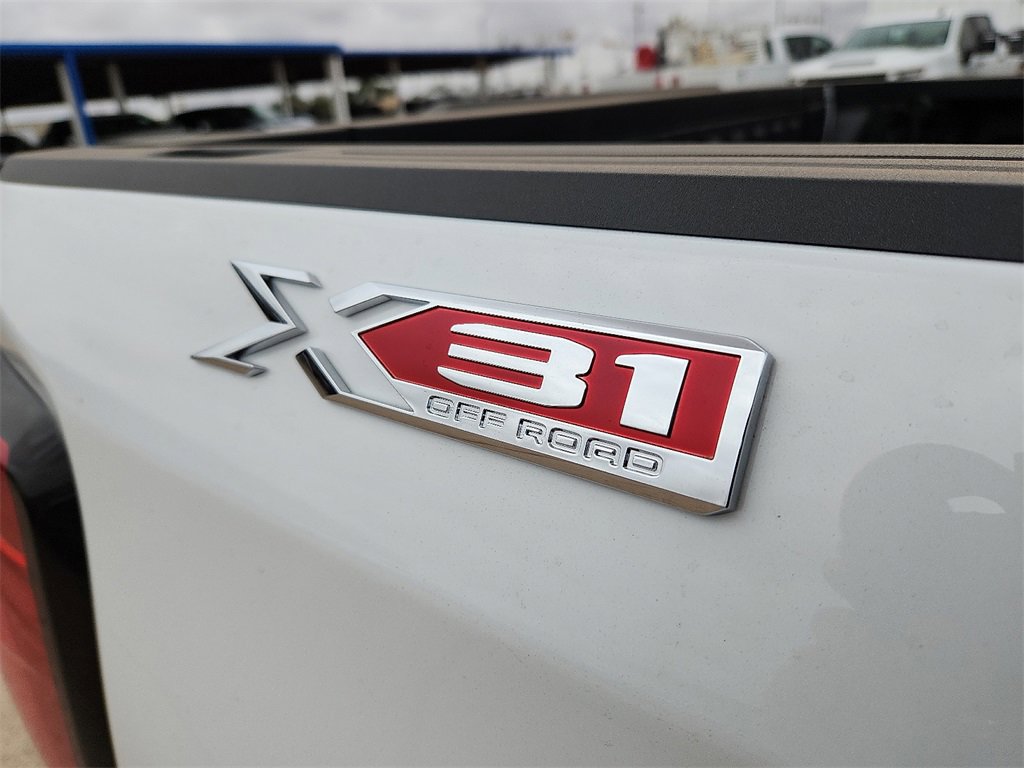 New 2025 GMC Sierra 1500 SLT image 10