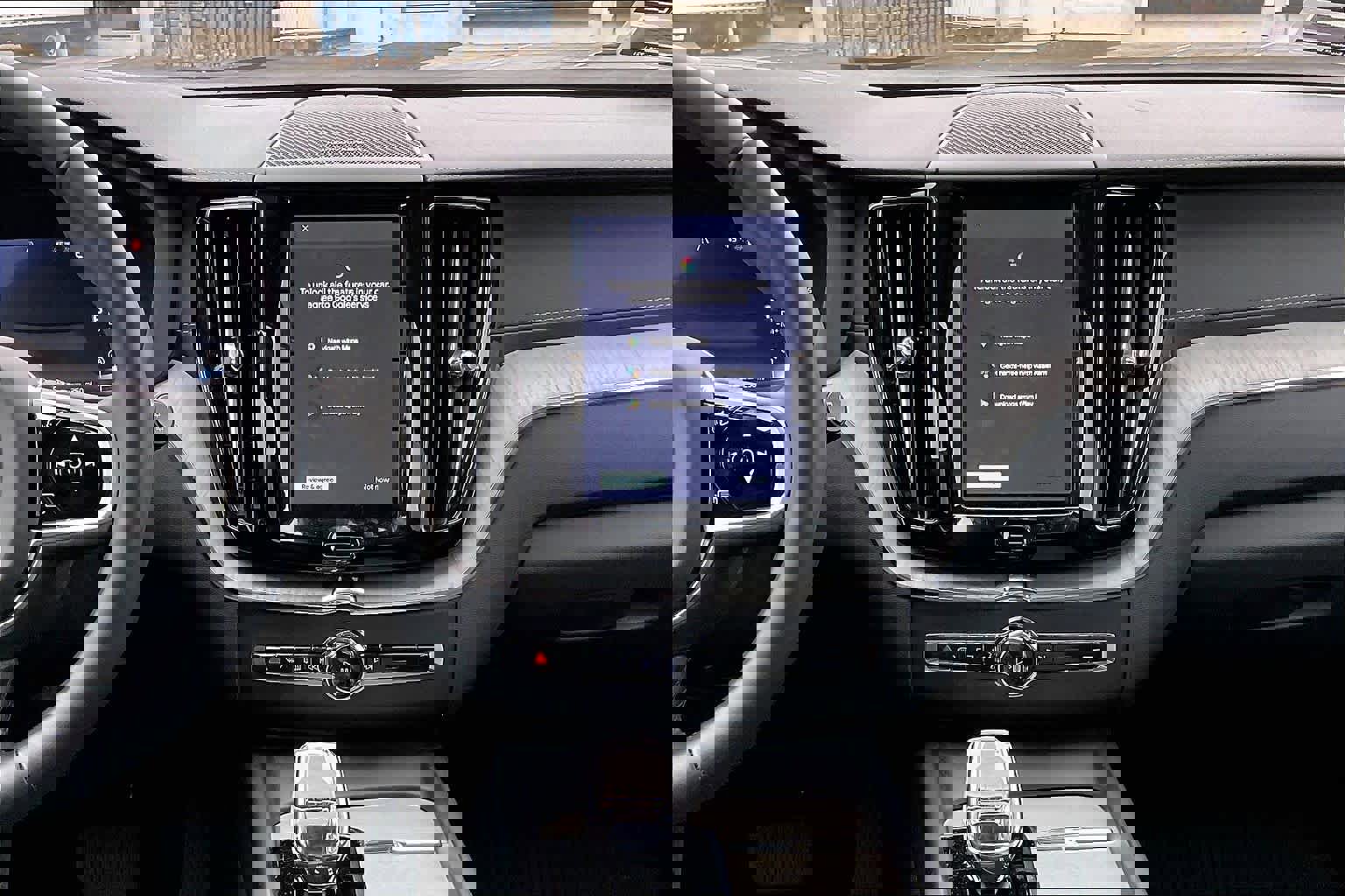 Used 2025 Volvo XC60 B5 Ultra w/ Protection Package Premier image 9