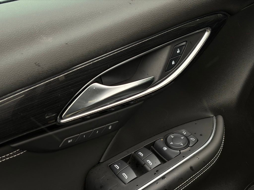 Used 2023 Buick Envision Essence image 13