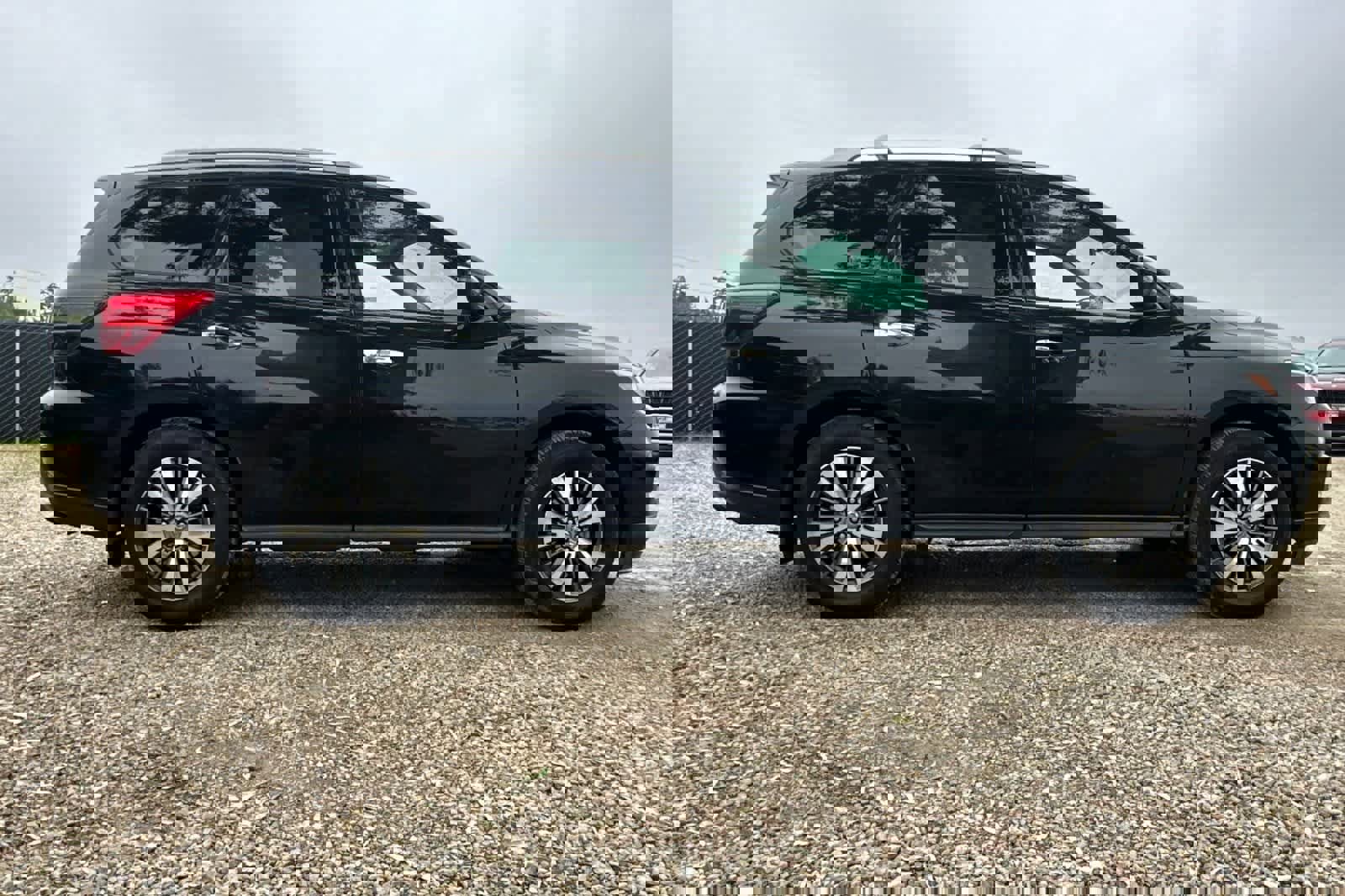 Used 2019 Nissan Pathfinder S image 9