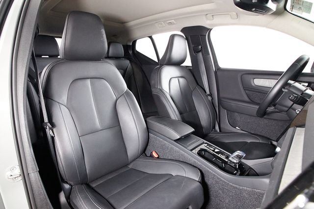 Certified 2026 Volvo XC40 B5 Plus AWD/4WD image 19