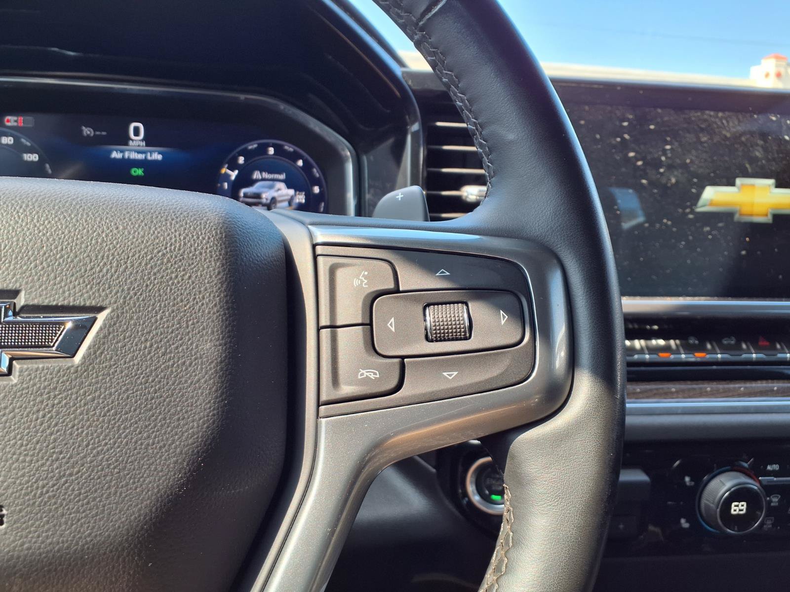 Used 2024 Chevrolet Silverado 1500 LT Trail Boss w/ LT Trail Boss Premium Package AWD/4WD image 6