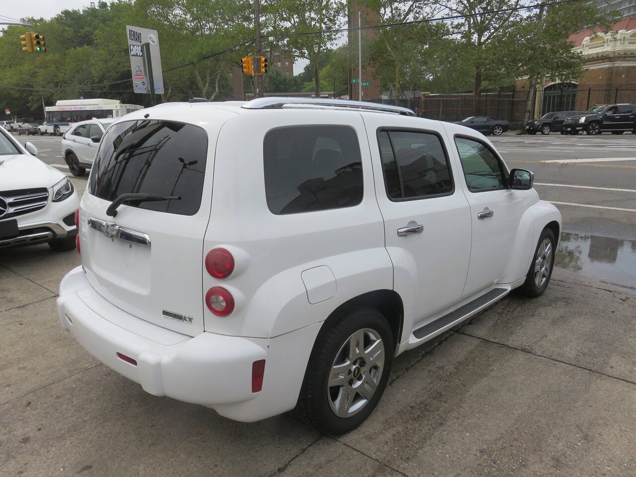 Used 2011 Chevrolet HHR LT FWD image 4