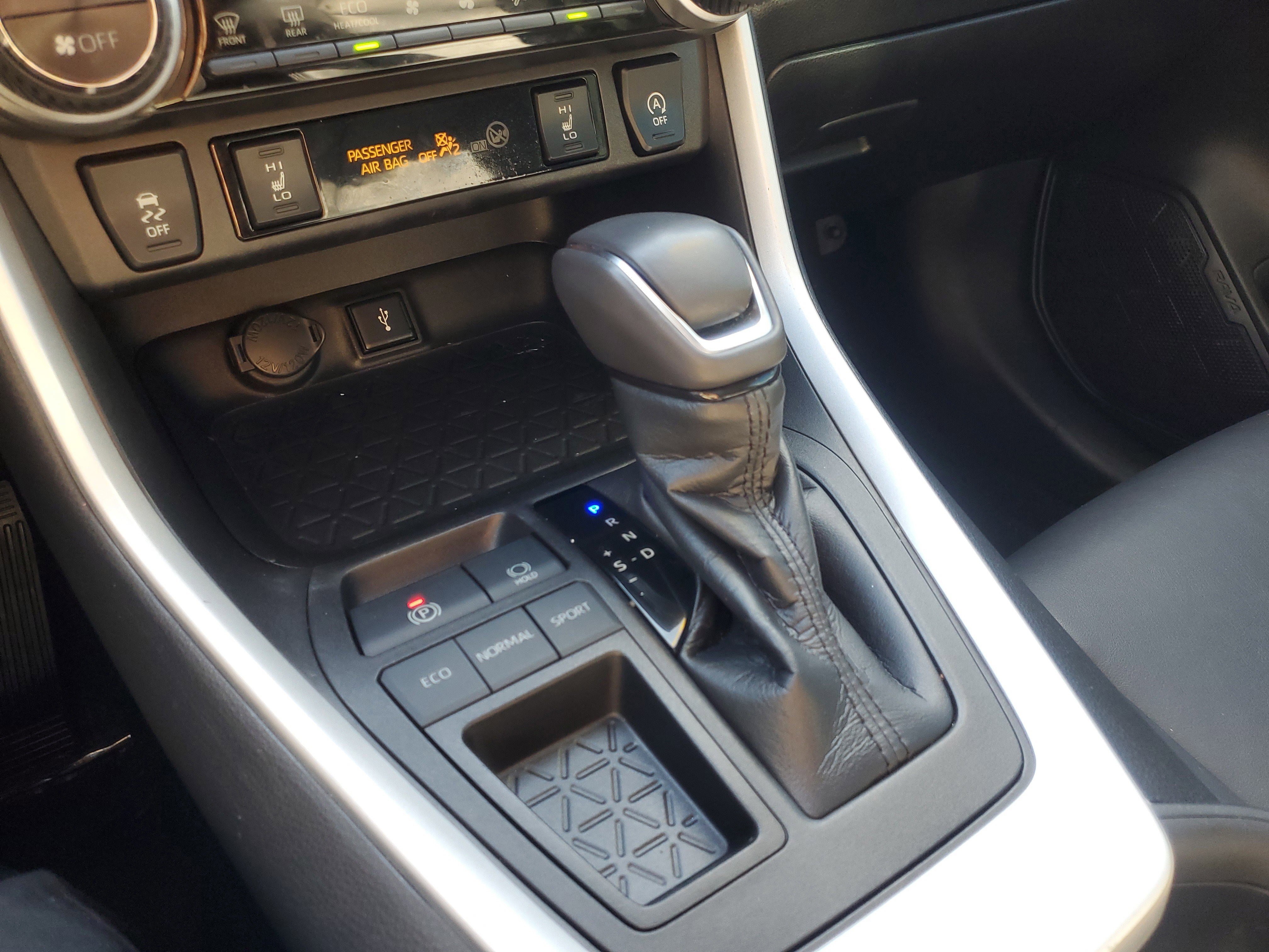 Used 2021 Toyota RAV4 XLE Premium image 31