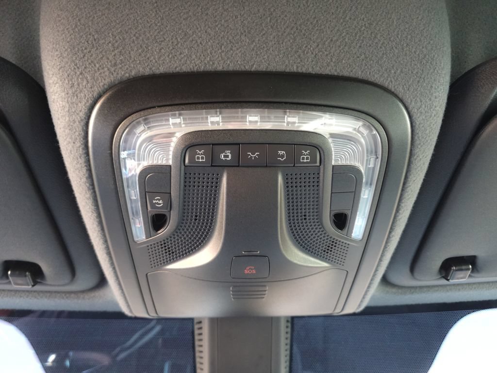 Used 2025 Mercedes-Benz Sprinter 4500 w/ Parking Package image 18