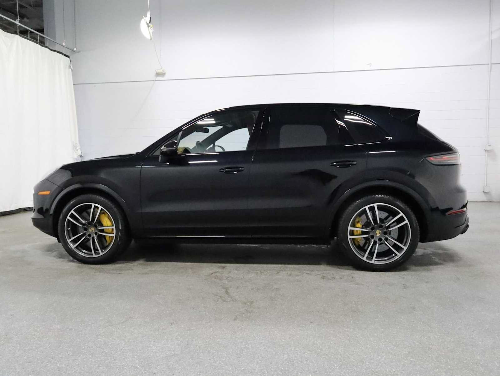 Used 2019 Porsche Cayenne Turbo AWD/4WD image 2