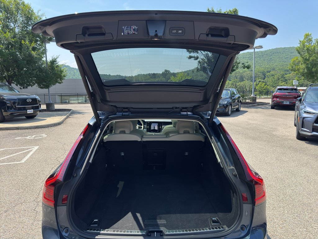 Certified 2025 Volvo V90 B6 Cross Country Plus AWD/4WD image 35