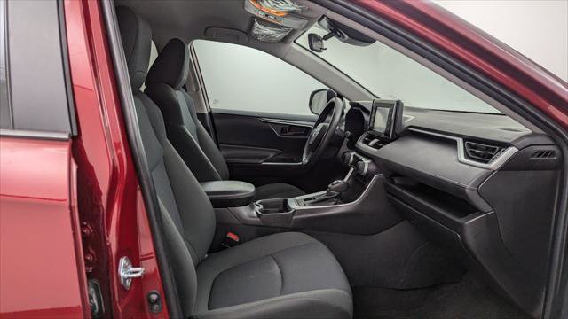 Used 2021 Toyota RAV4 LE AWD/4WD image 19