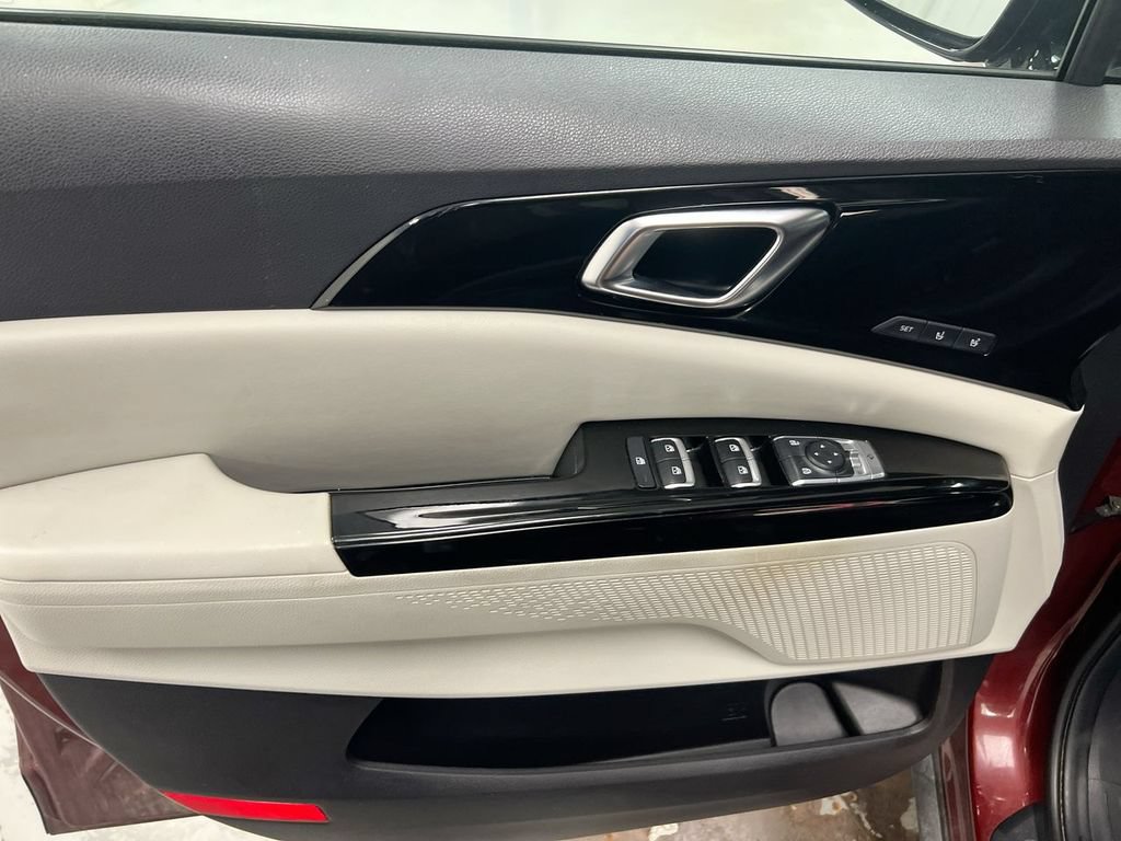 Used 2024 Kia Carnival SX FWD image 20
