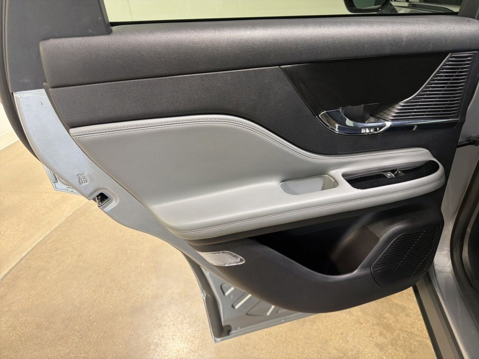 Used 2022 Lincoln Corsair AWD w/ Equipment Group 101A image 19