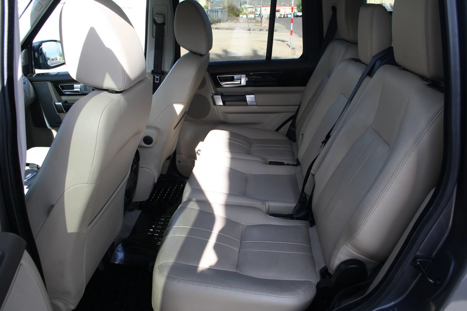 Used 2016 Land Rover LR4 HSE AWD/4WD image 18