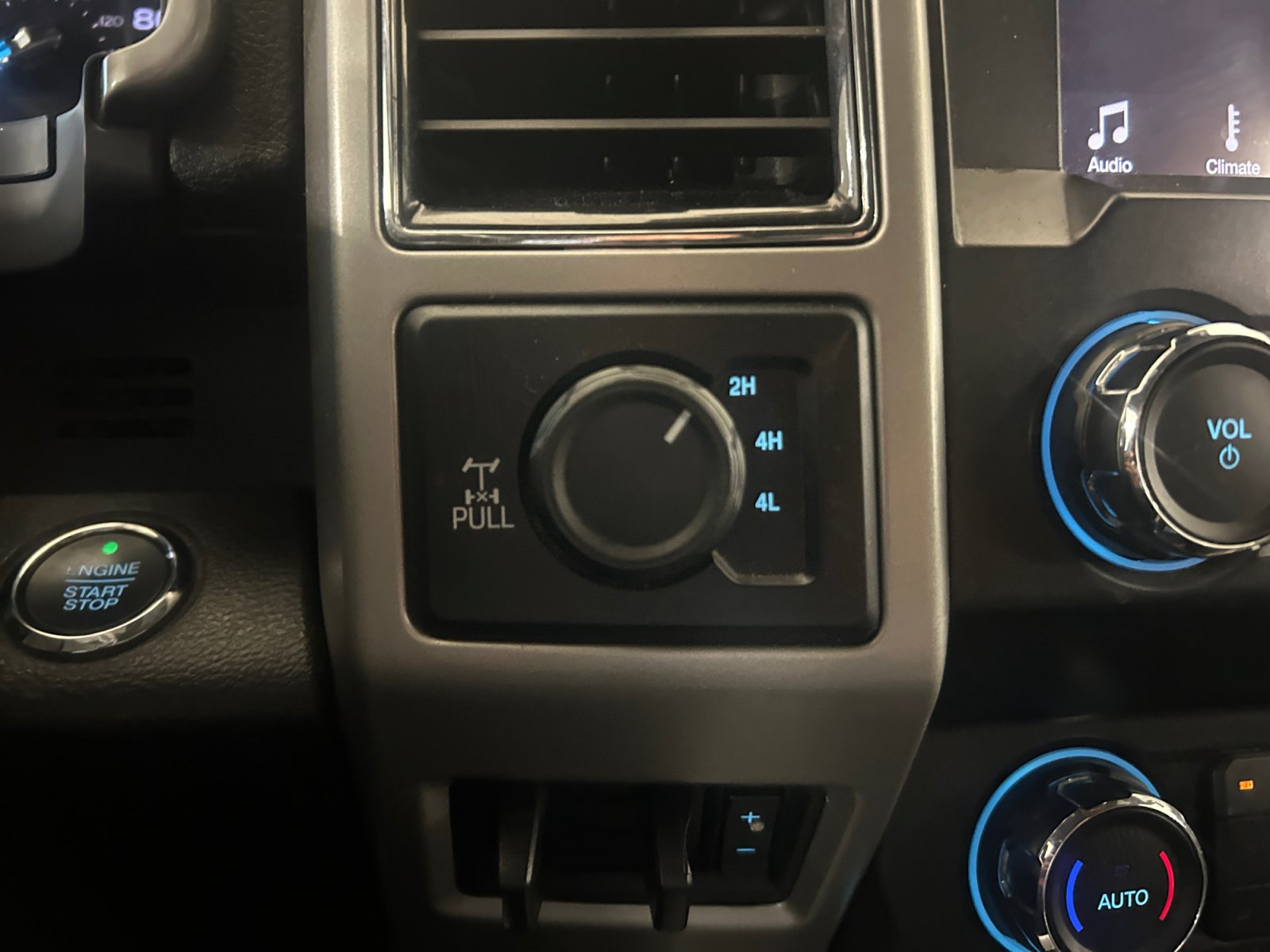 Used 2019 Ford F250 Lariat w/ Lariat Ultimate Package AWD/4WD image 19