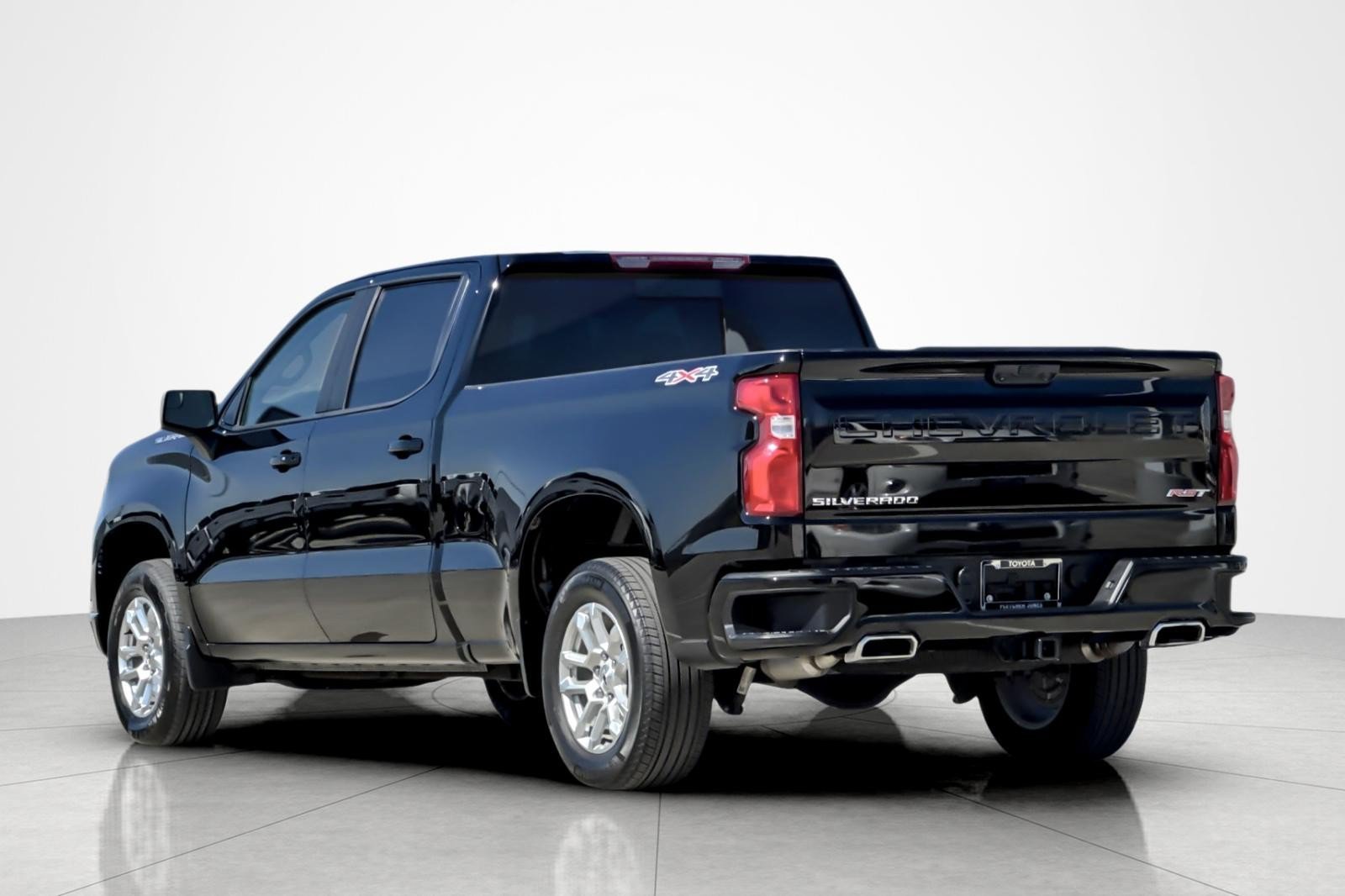 Used 2023 Chevrolet Silverado 1500 RST w/ Convenience Package II AWD/4WD image 3