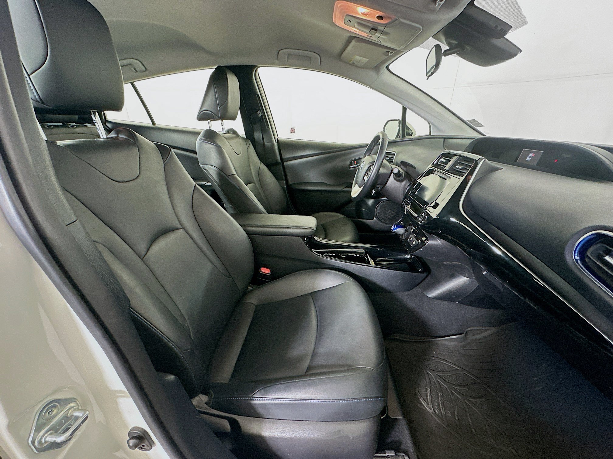 Used 2017 Toyota Prius Three Touring FWD image 30