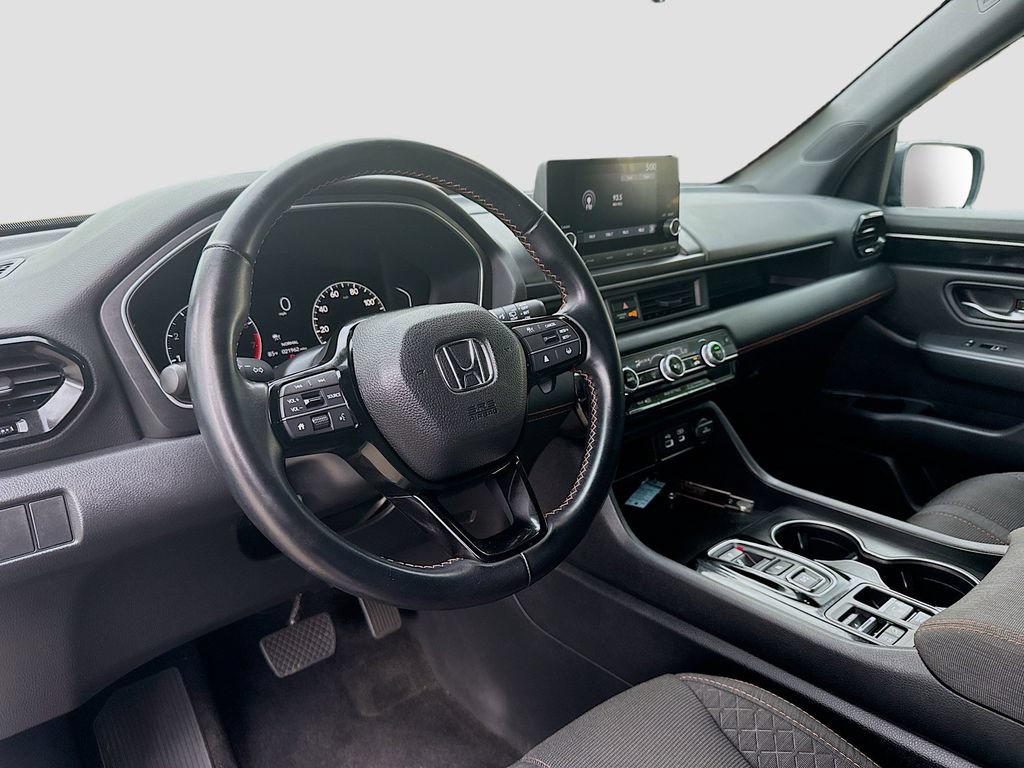 Used 2025 Honda Pilot Sport image 9