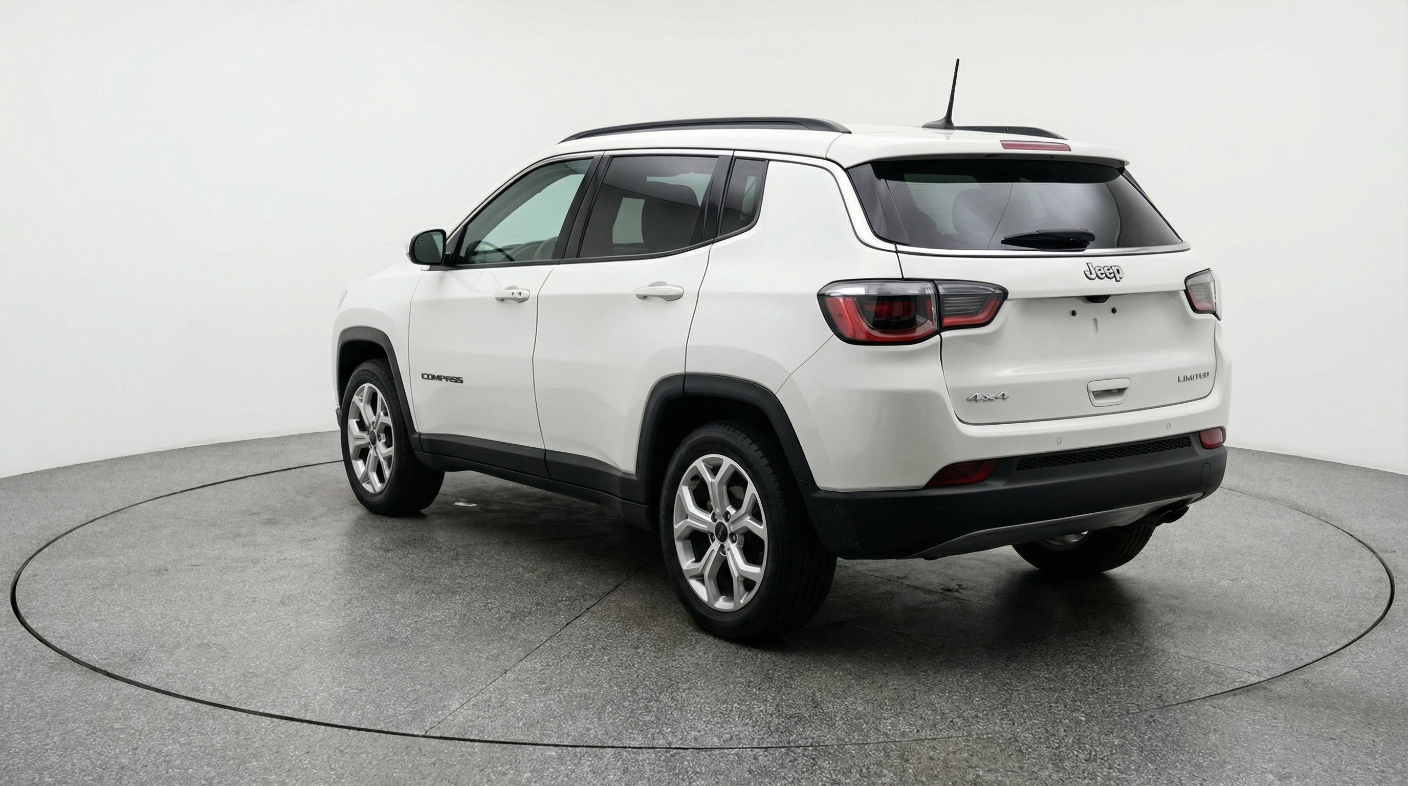 Used 2025 Jeep Compass Latitude image 6