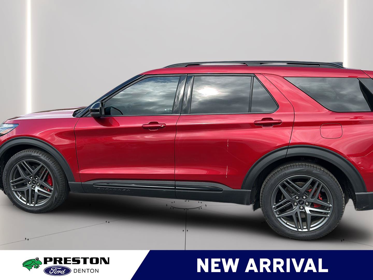 Used 2025 Ford Explorer ST AWD/4WD image 17