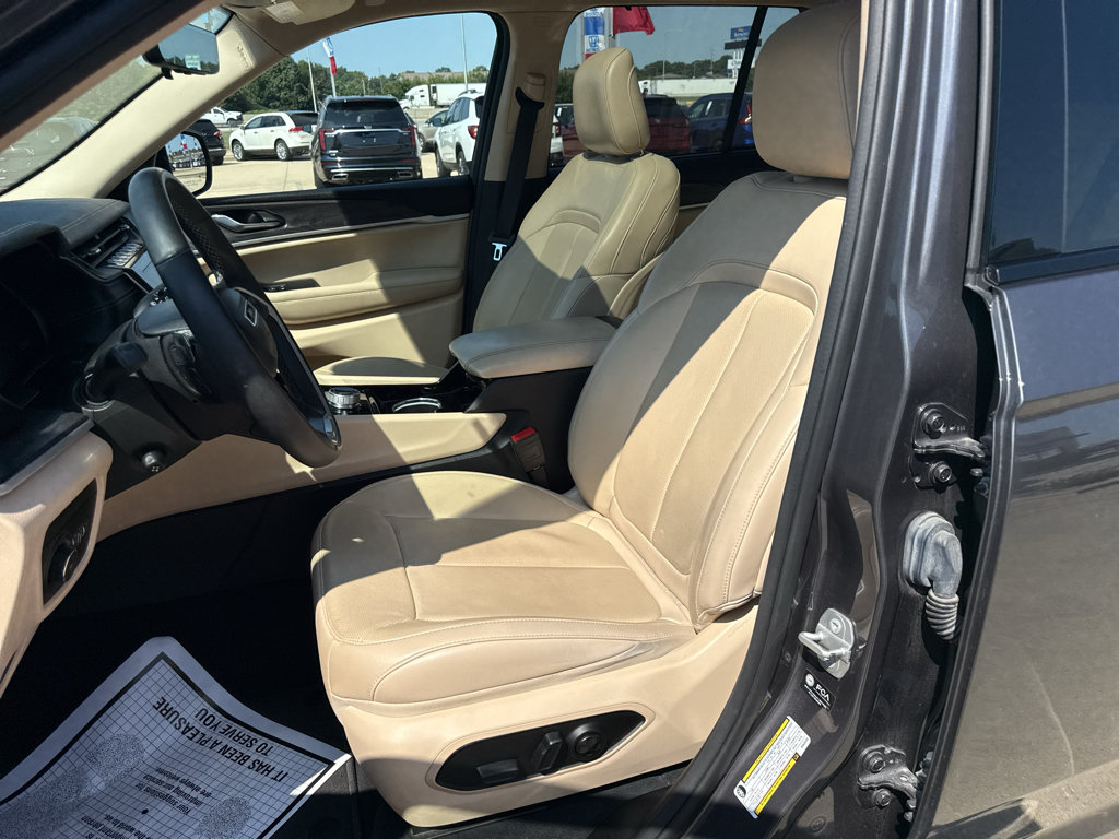 Used 2022 Jeep Grand Cherokee Limited w/ Luxury Tech Group II AWD/4WD image 10