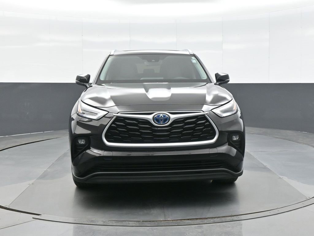 Used 2021 Toyota Highlander XLE image 2
