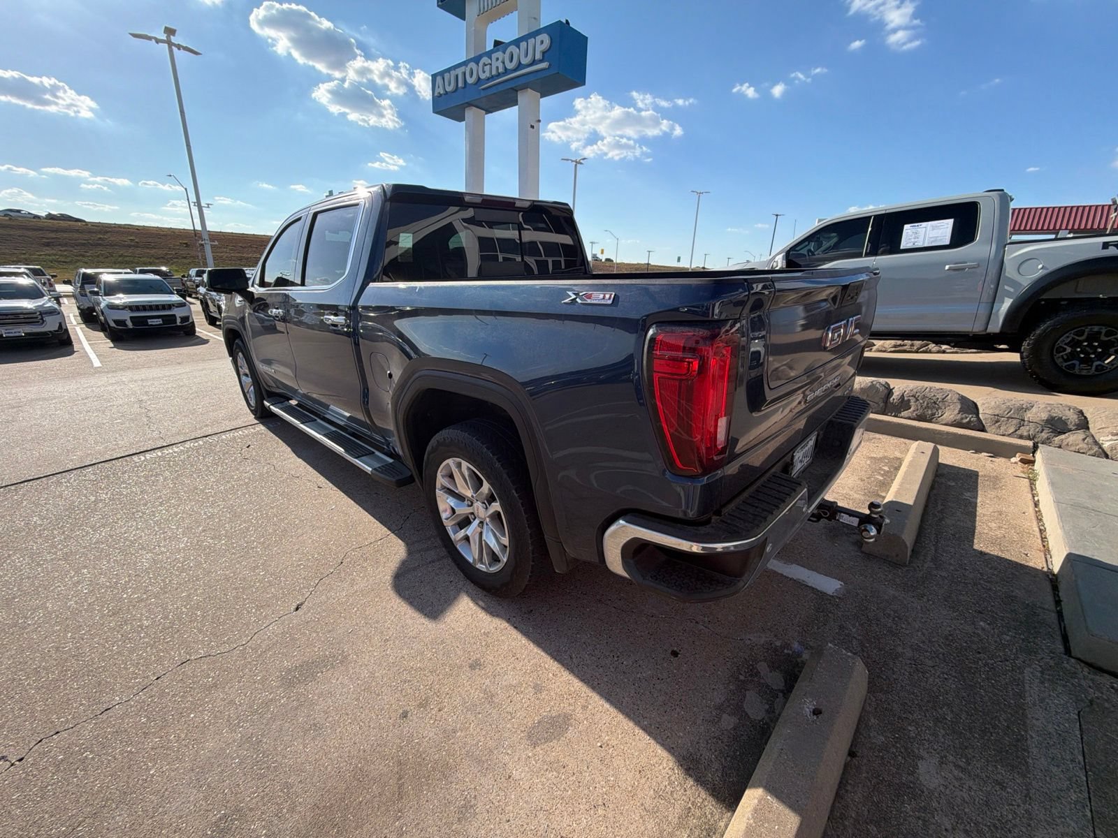 Used 2022 GMC Sierra 1500 SLT AWD/4WD image 3