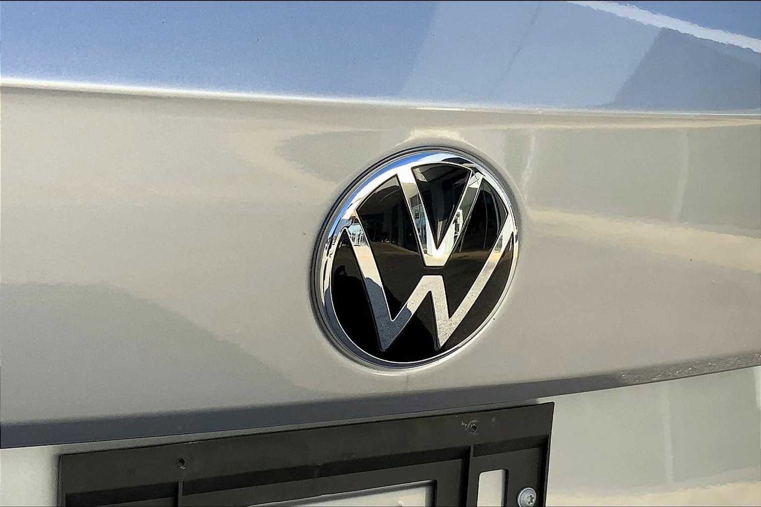 Used 2024 Volkswagen Taos SE image 9