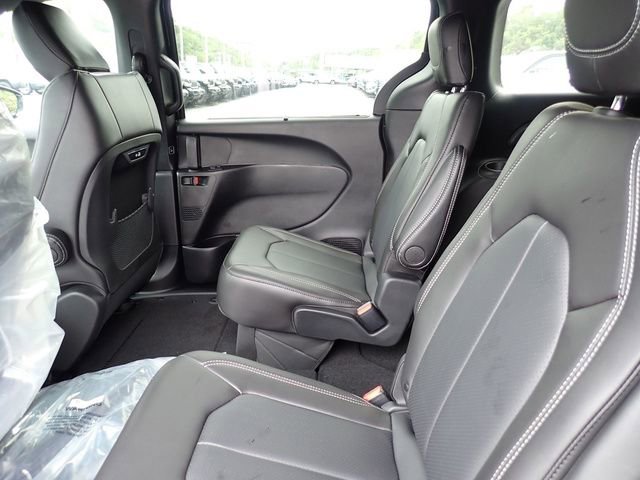 New 2026 Chrysler Pacifica Select image 13