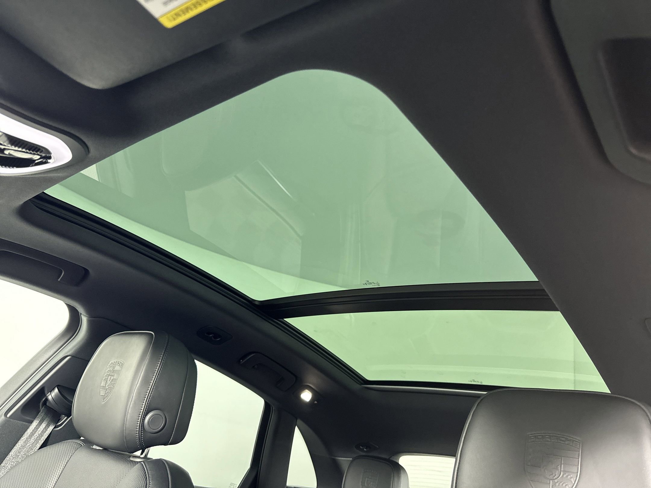 Certified 2025 Porsche Macan image 23