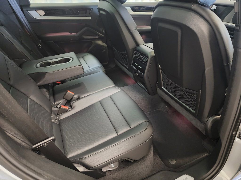 Certified 2025 Porsche Cayenne image 22