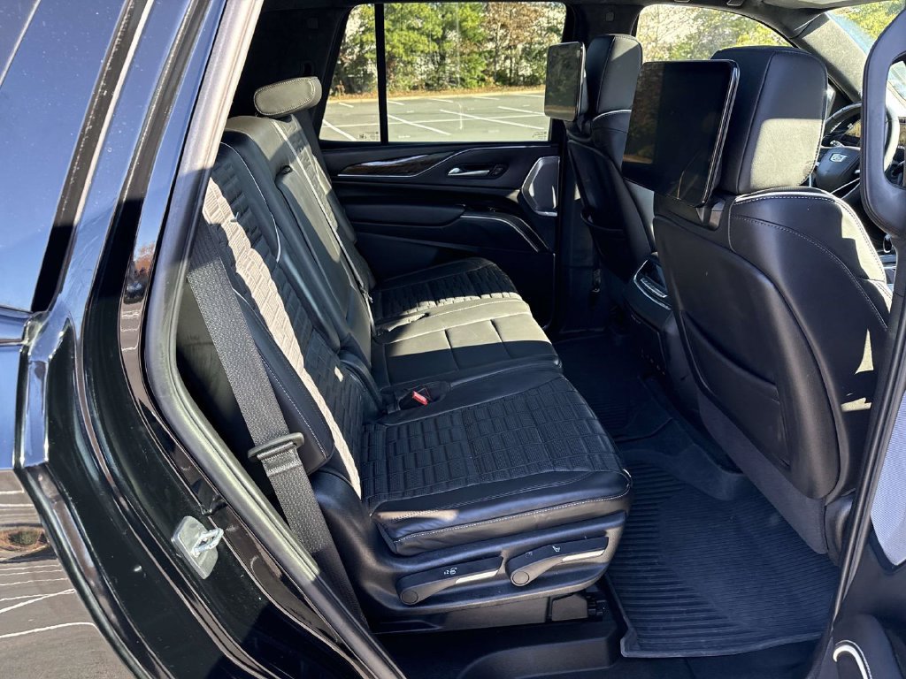 Used 2023 Cadillac Escalade Sport Platinum w/ LPO, ONYX Package AWD/4WD image 11