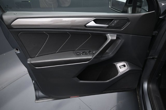 Used 2023 Volkswagen Tiguan SE FWD image 11