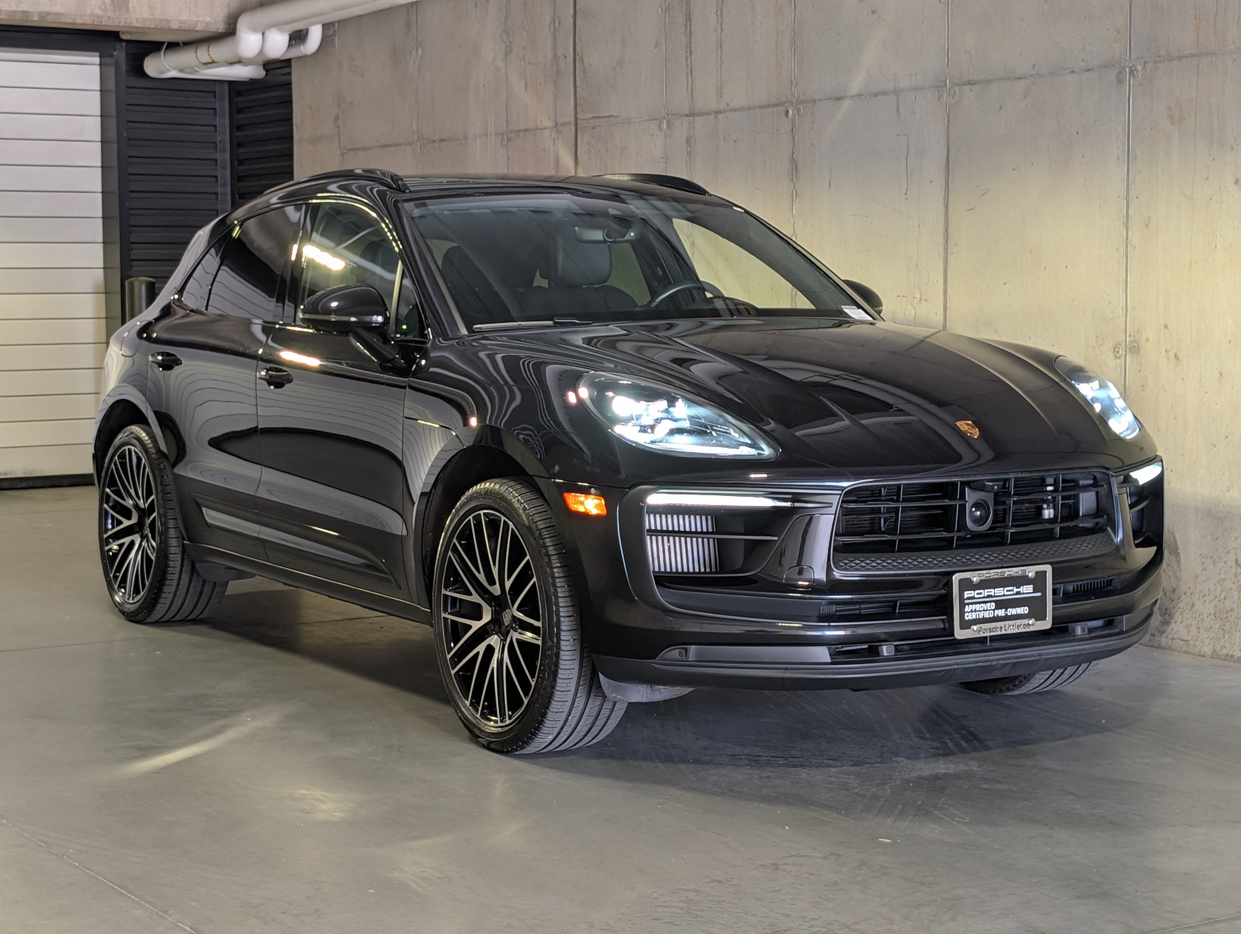 Certified 2022 Porsche Macan S AWD/4WD image 11