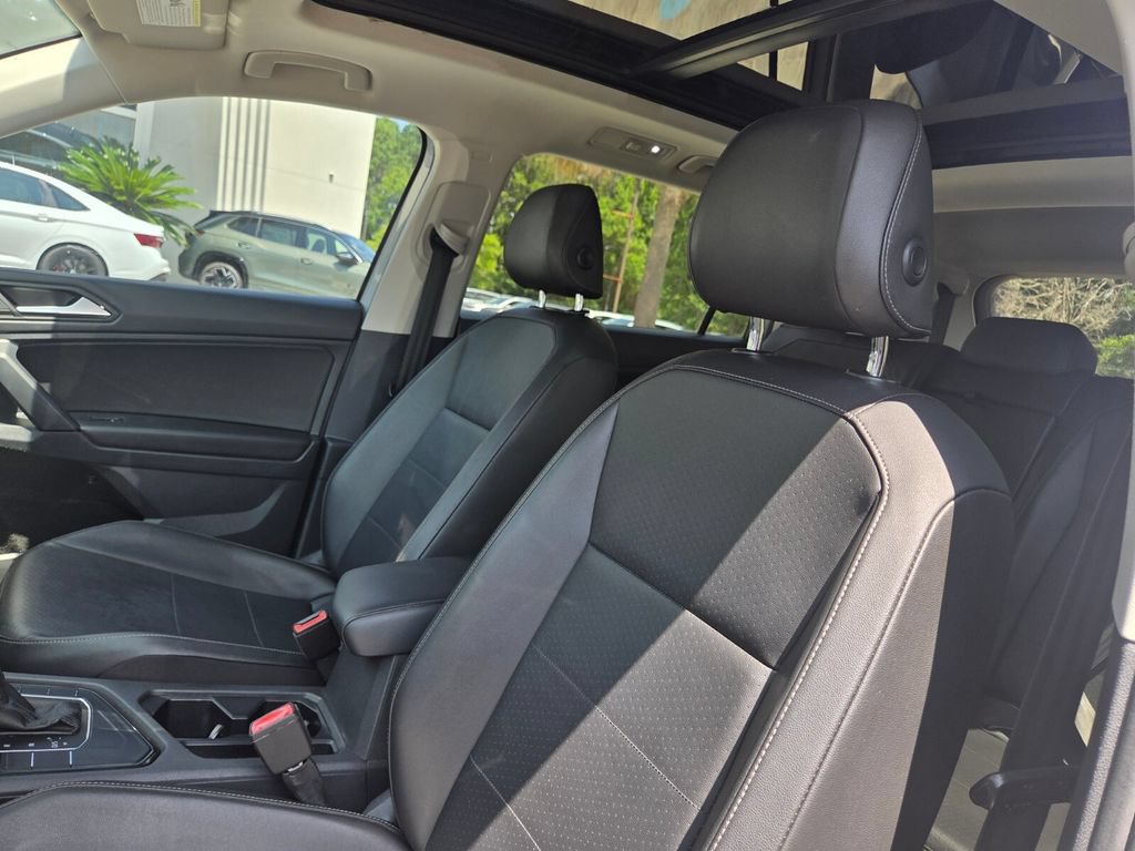 Used 2019 Volkswagen Tiguan SE w/ Panoramic Sunroof Package FWD image 11