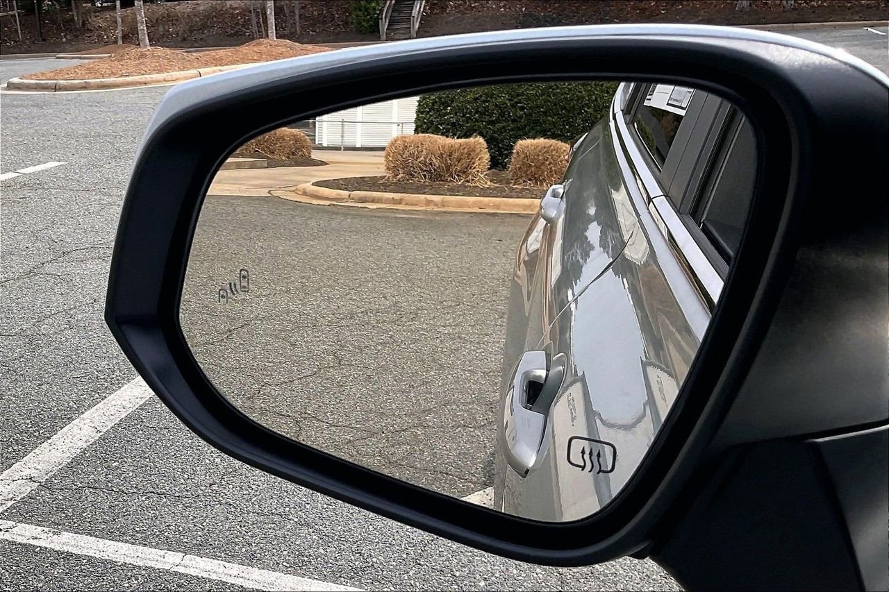 Used 2023 Toyota Highlander LE image 30