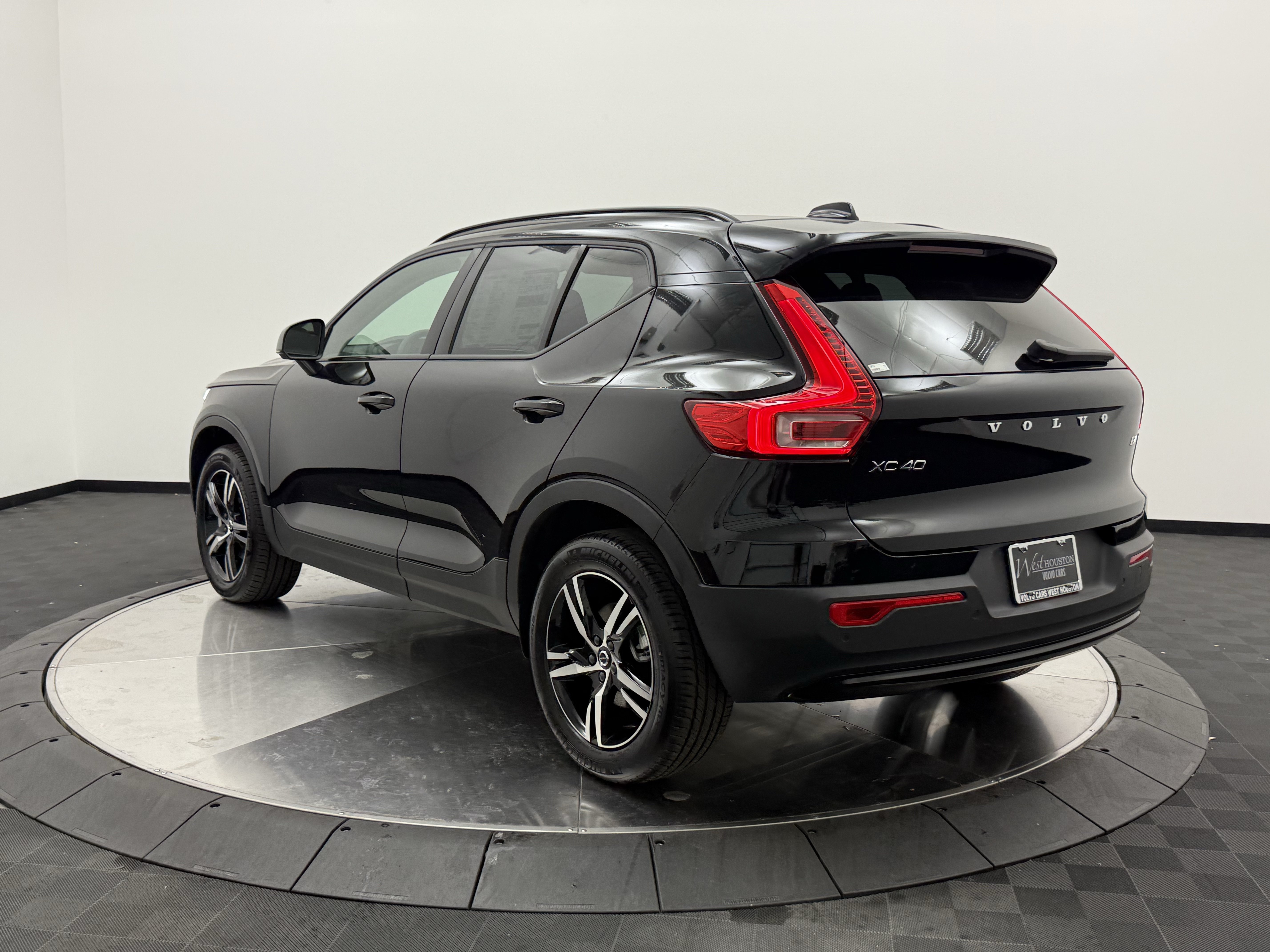 New 2026 Volvo XC40 B4 Core w/ Protection Package Premier FWD image 5