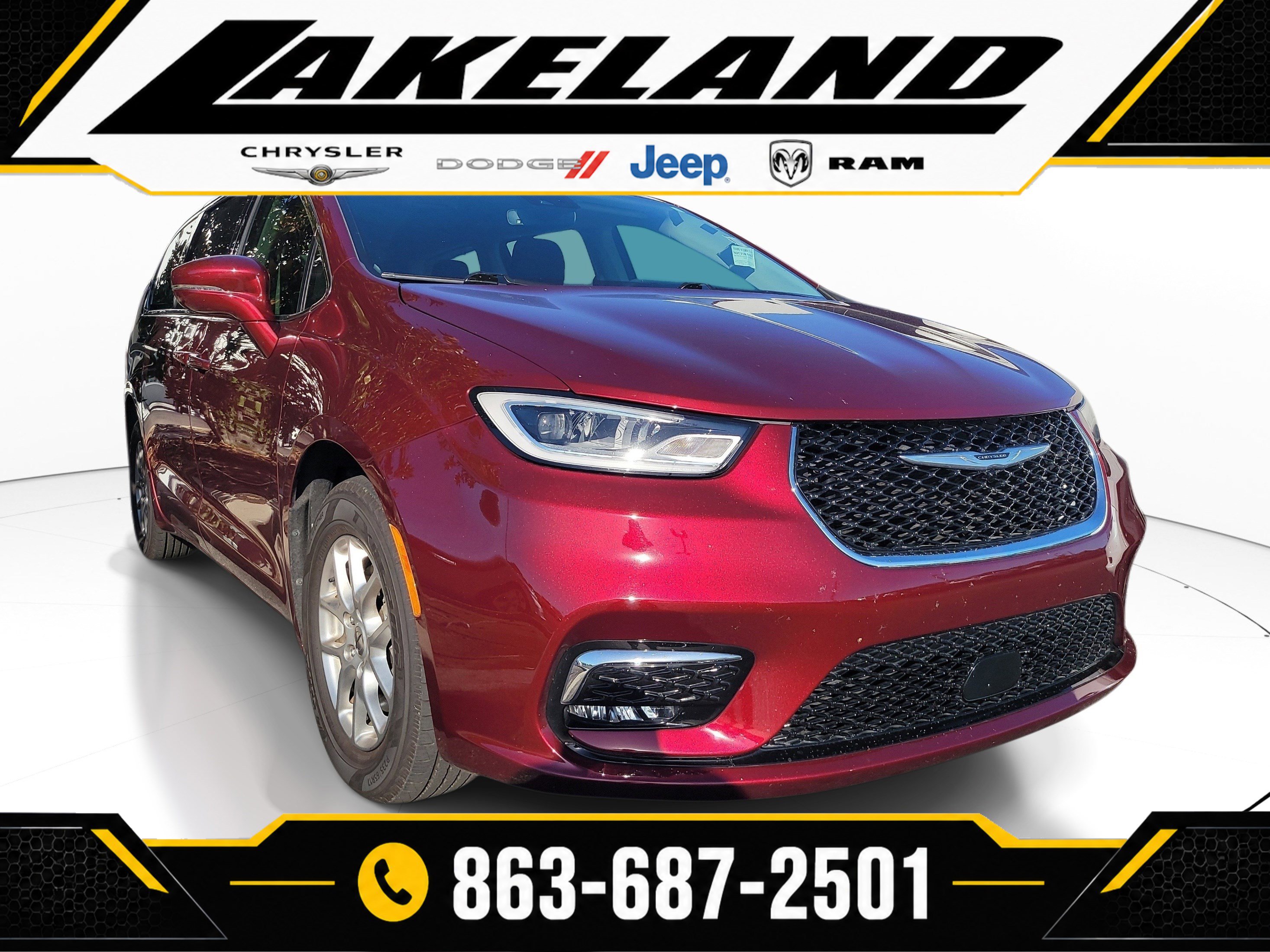 Used 2021 Chrysler Pacifica Touring w/ Cold Weather Group FWD image 1
