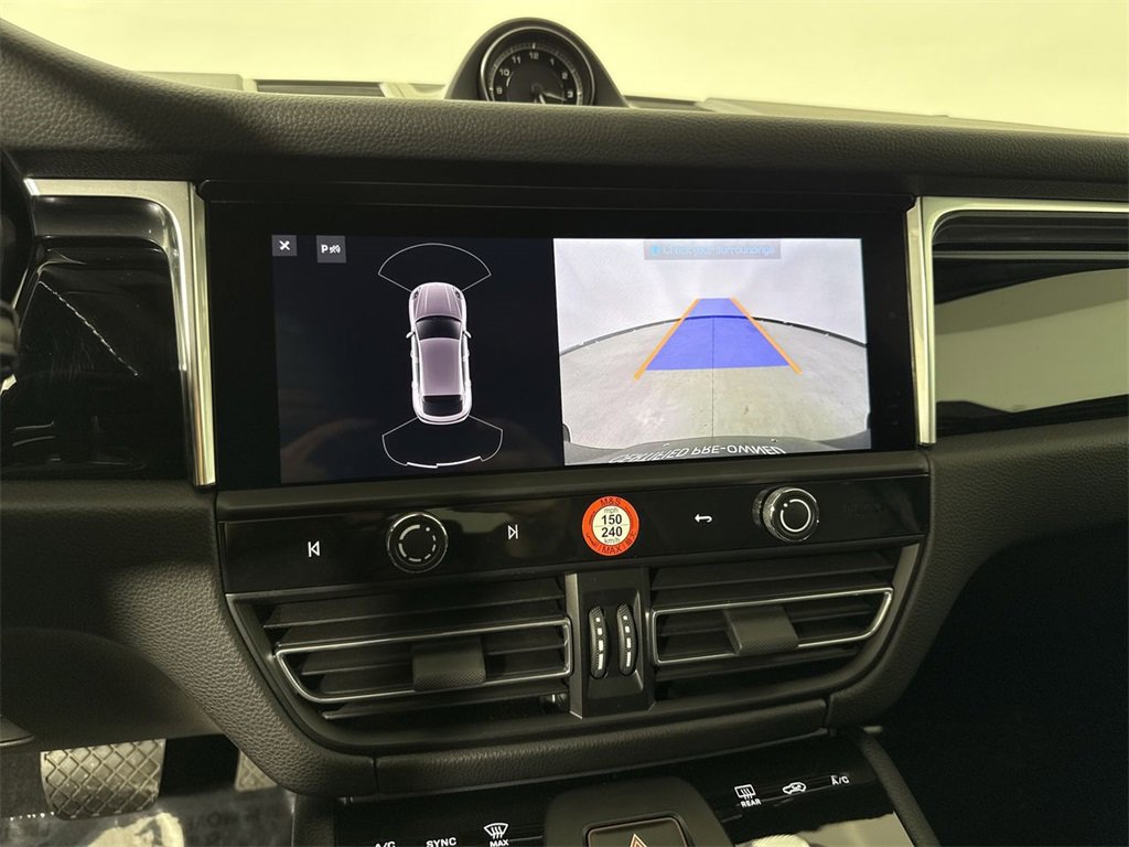 Used 2025 Porsche Macan image 30