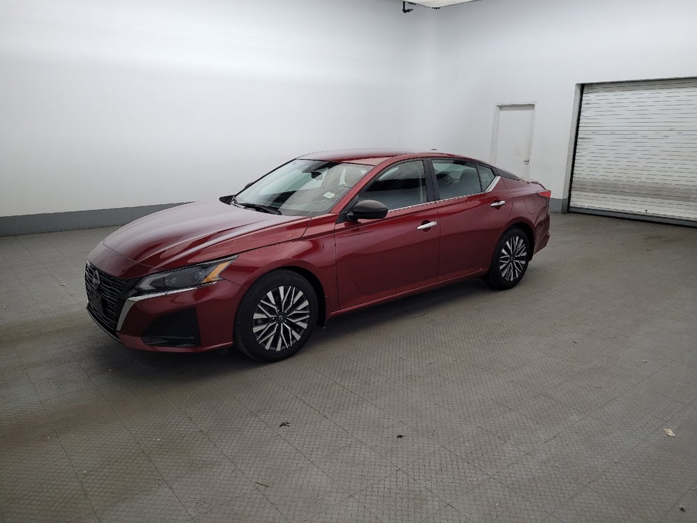Used 2024 Nissan Altima 2.5 SV FWD image 2