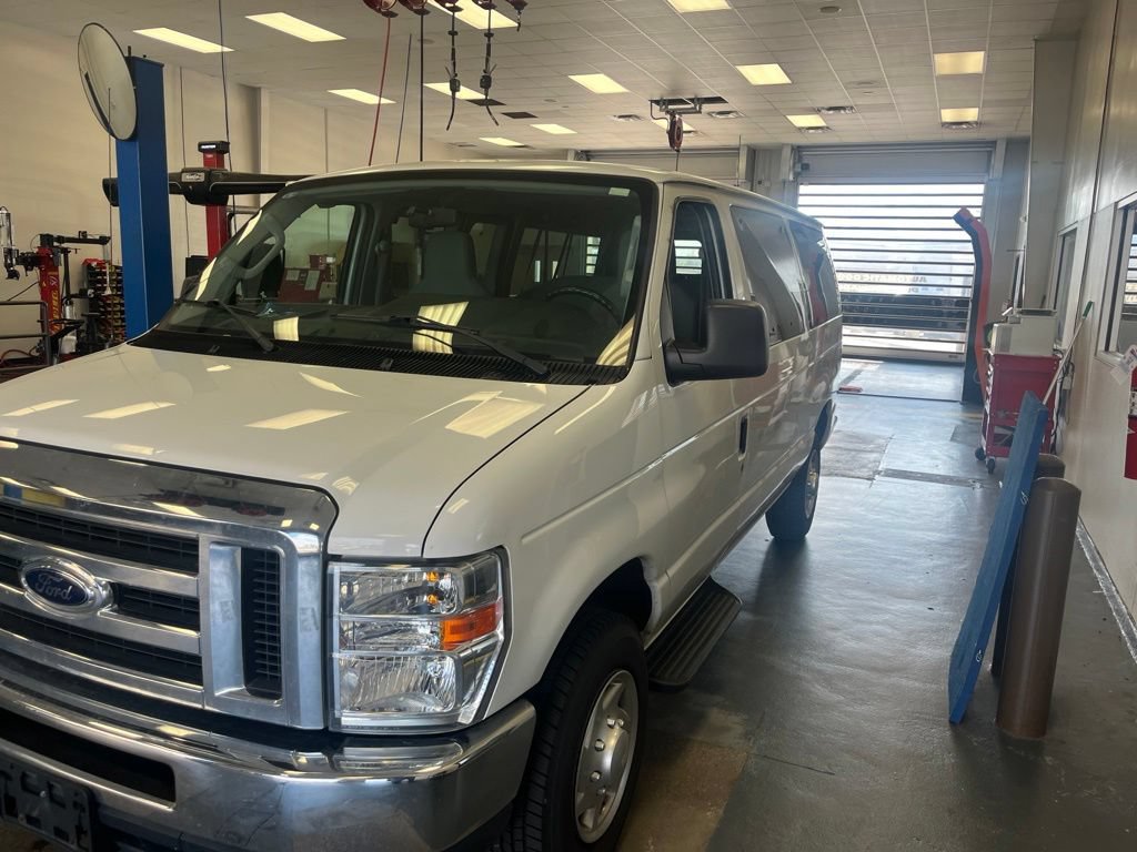 Used 2011 Ford E-350 and Econoline 350 XLT RWD image 2