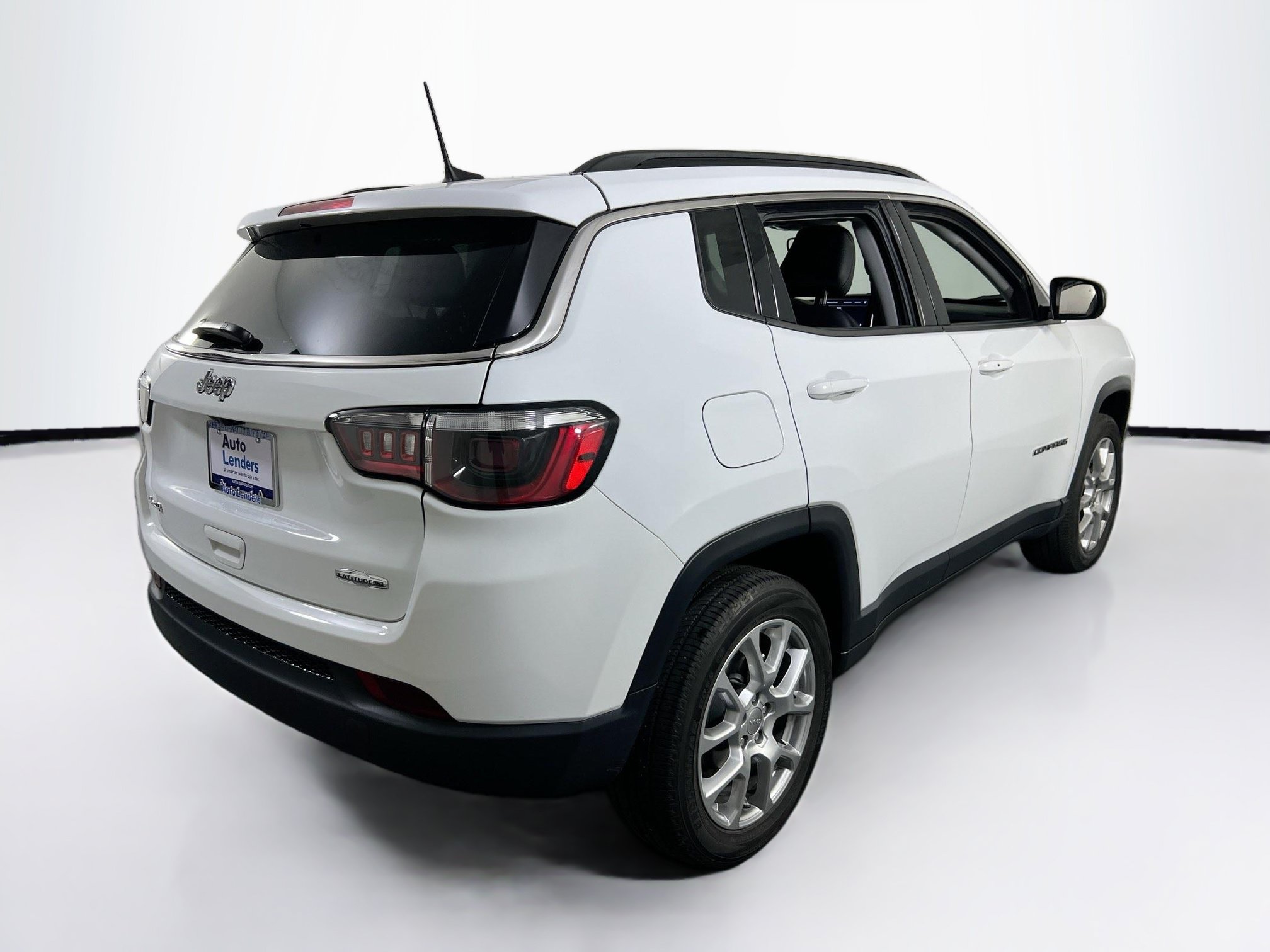 Used 2022 Jeep Compass Latitude AWD/4WD image 5