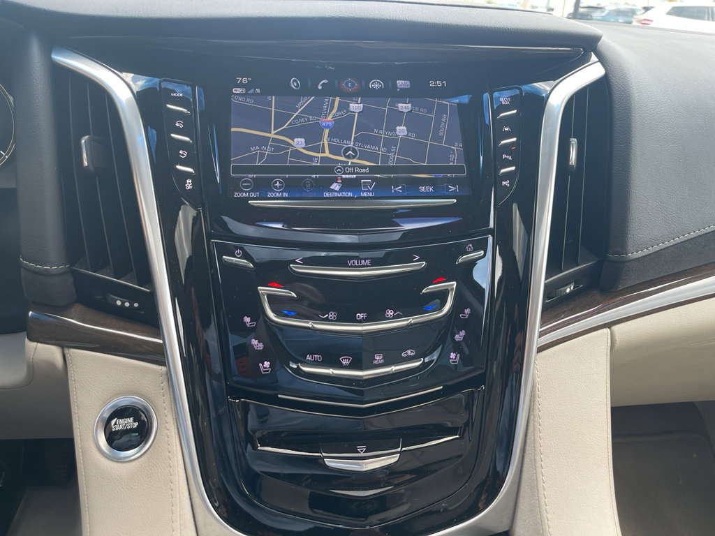 Used 2020 Cadillac Escalade Premium Luxury AWD/4WD image 27