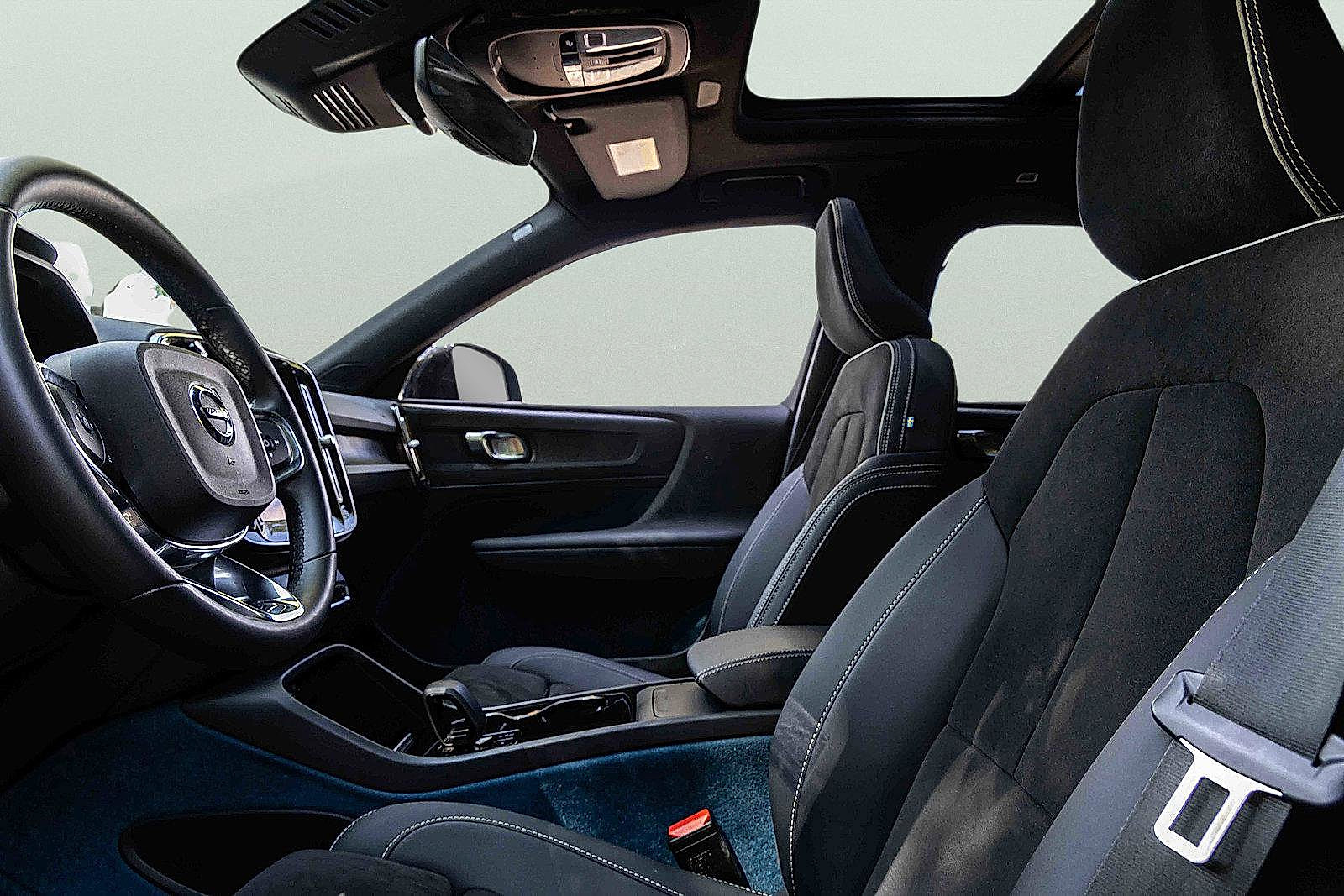 Used 2023 Volvo XC40 Recharge Plus w/ Protection Package Premier image 9