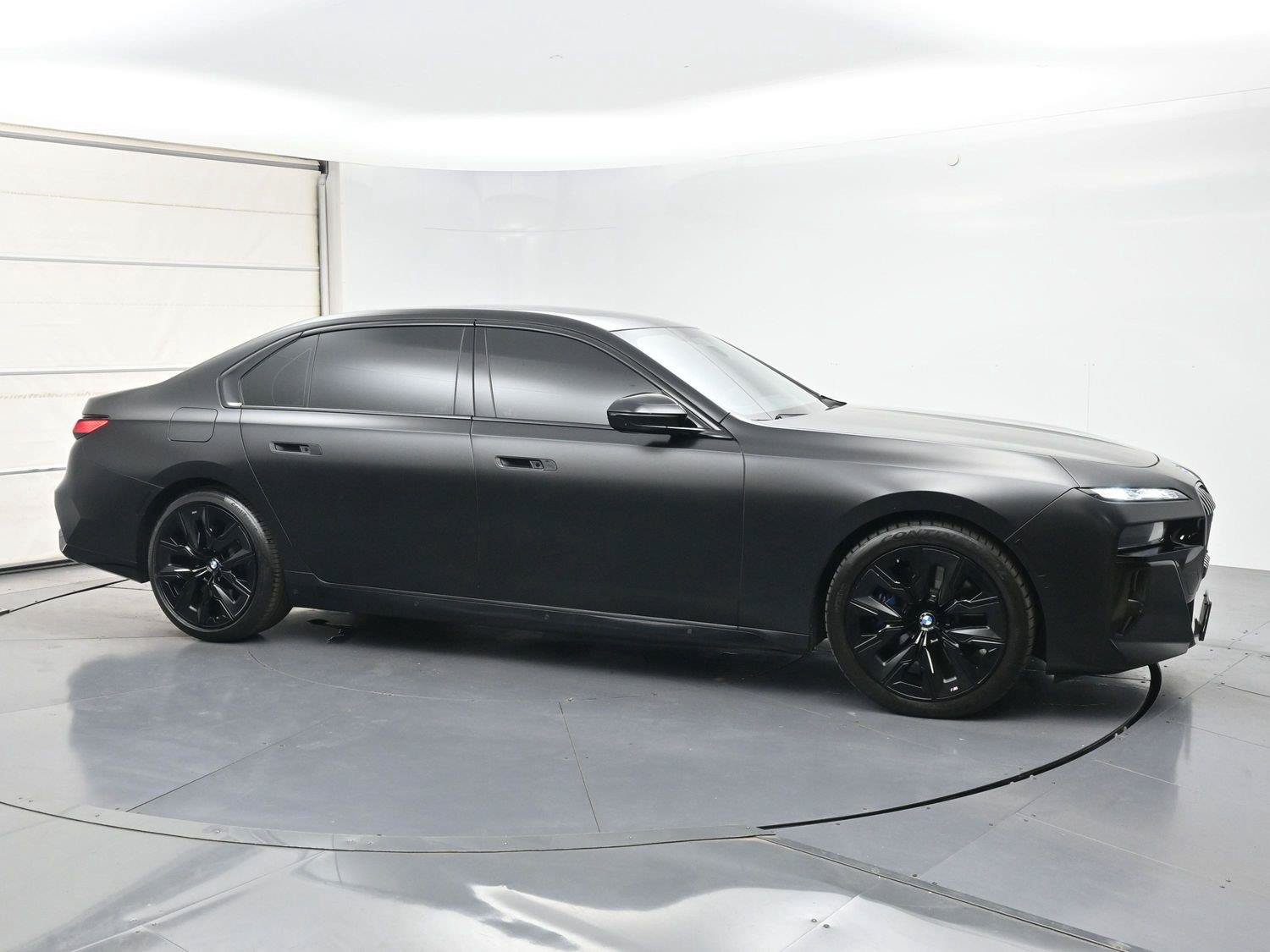 Used 2023 BMW 760i xDrive w/ Executive Package AWD/4WD image 31