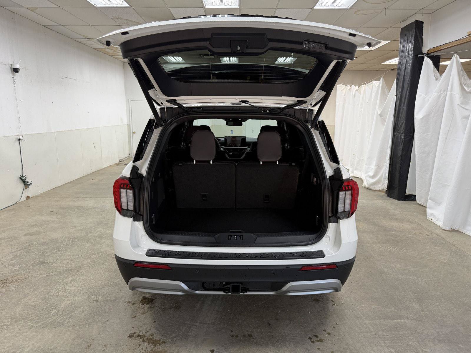 New 2026 Ford Explorer Platinum w/ LUX Leather Package AWD/4WD image 28