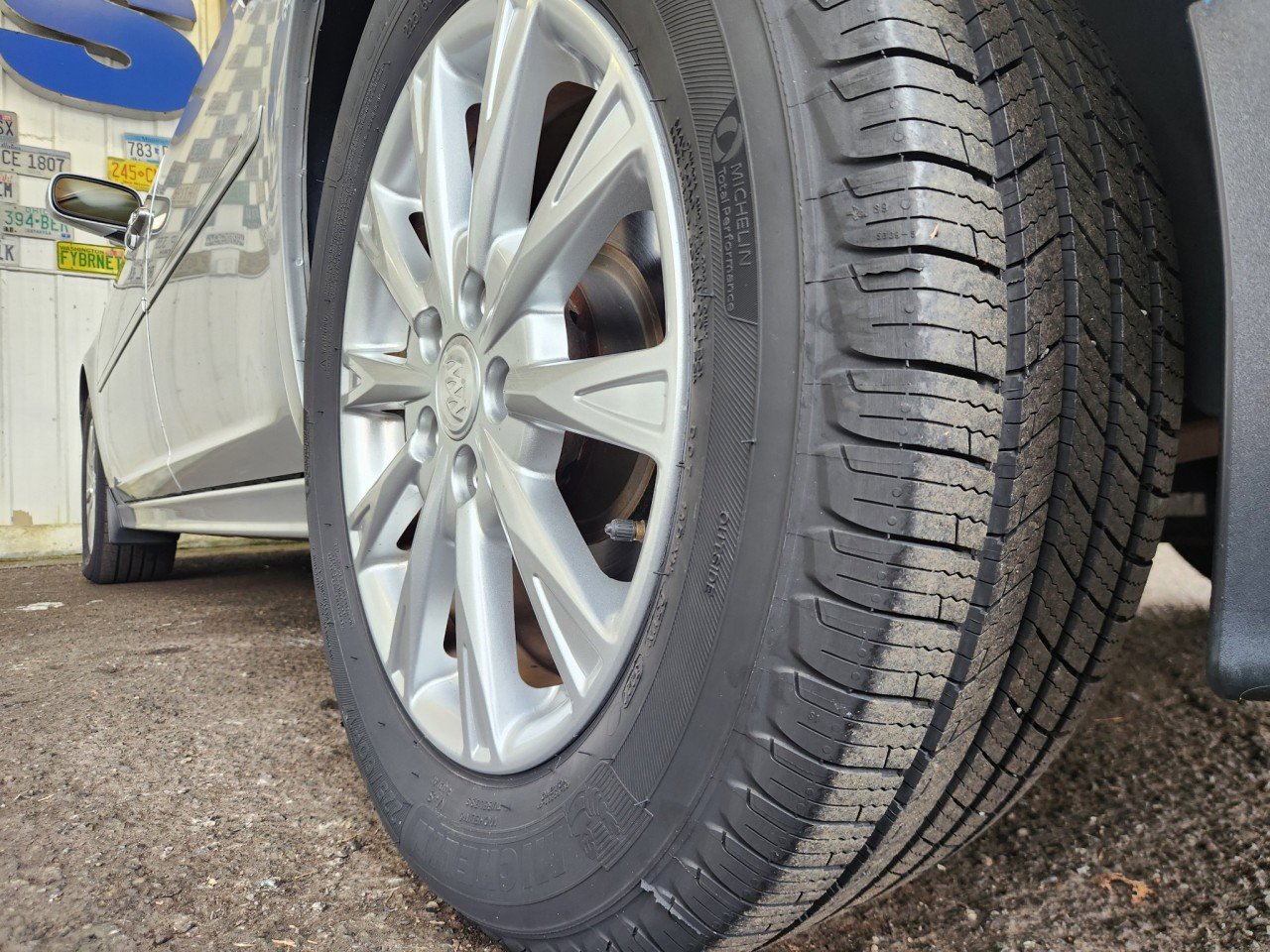 Used 2011 Buick Lucerne CXL w/ Driver Confidence Package image 12