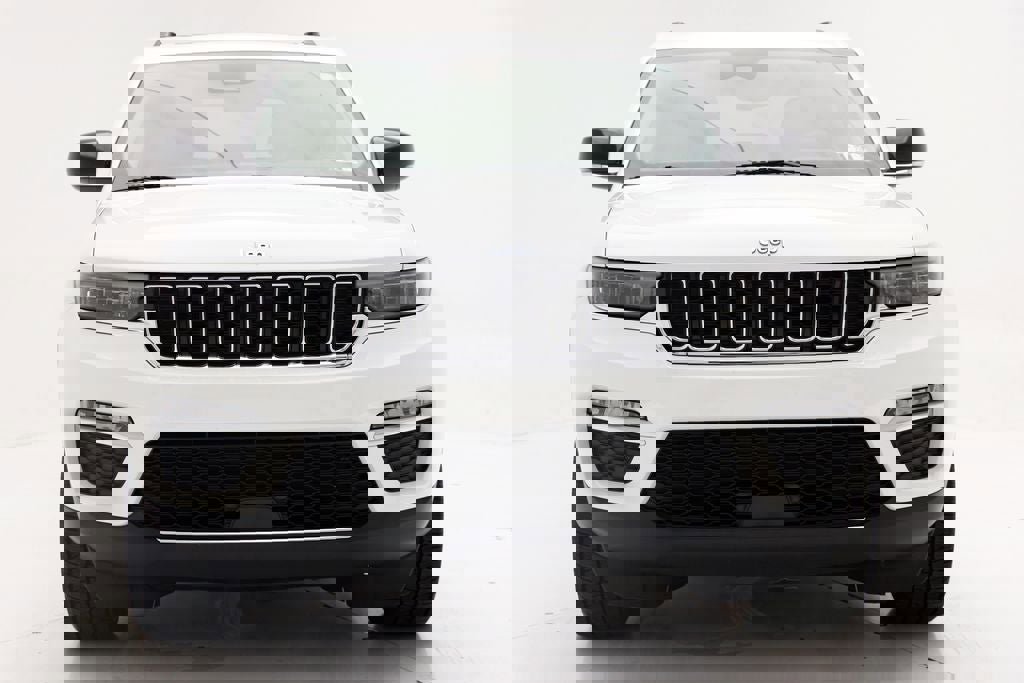 Used 2023 Jeep Grand Cherokee 4WD 4xe image 4