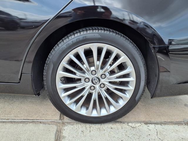 Used 2019 Toyota Avalon Limited image 9
