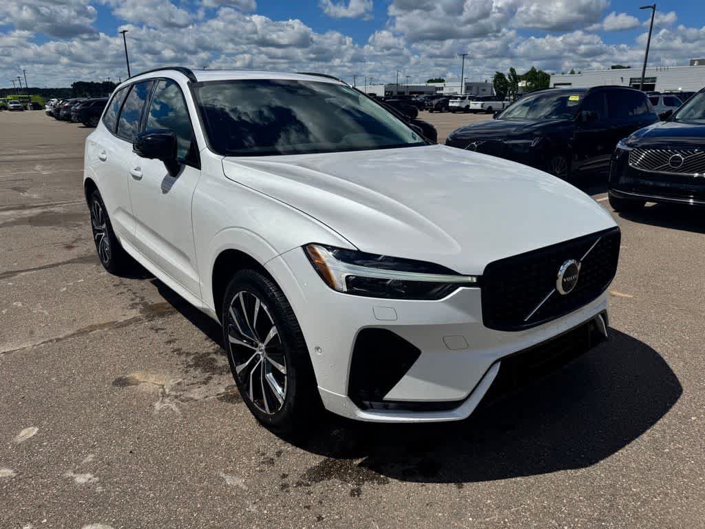 Used 2024 Volvo XC60 B5 Plus w/ Protection Package Premier AWD/4WD image 3