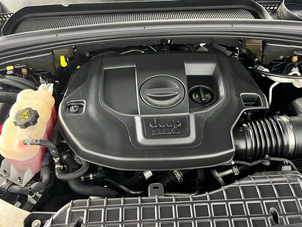 Used 2021 Jeep Grand Cherokee L Summit AWD/4WD image 32
